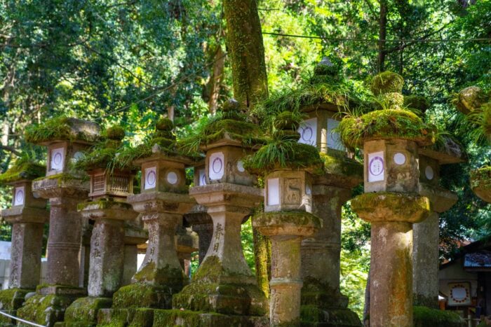 新屋山神社の御神石に関して