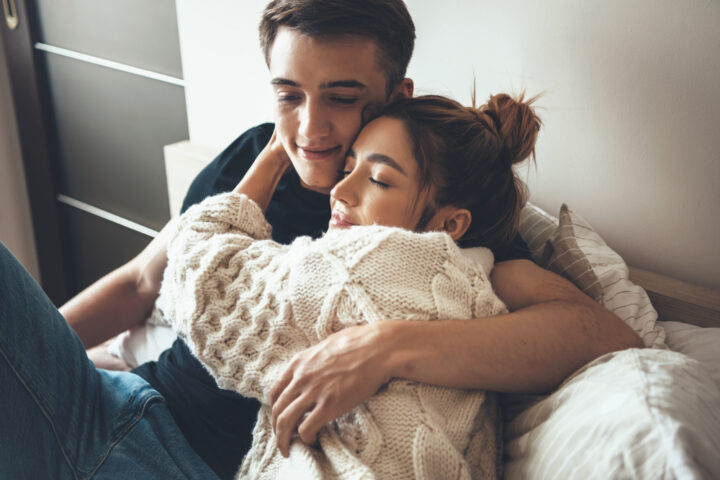 彼に対し、わかりやすく愛情を表現する 彼に対し、わかりやすく愛情を表現する