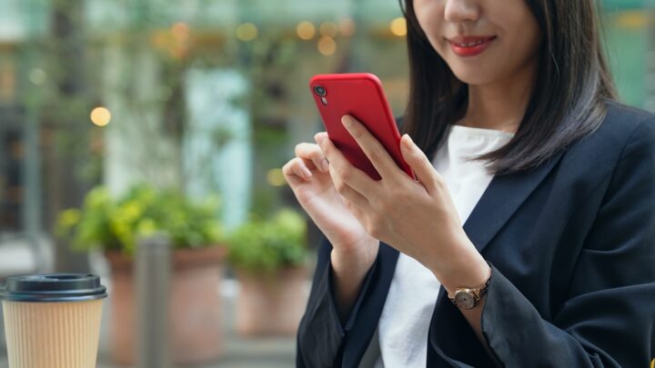 新しいLINEグループを作り、相手を招待する 新しいLINEグループを作り、相手を招待する