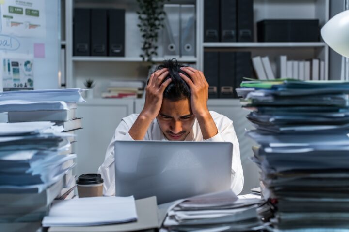 仕事が忙しすぎてメンタルが不安定になっている 仕事が忙しすぎてメンタルが不安定になっている